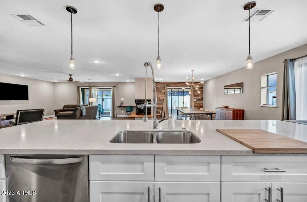 1852 E GENEVA Drive, Tempe