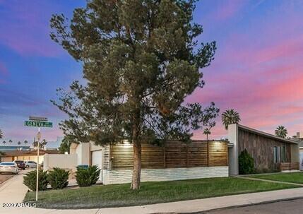 1852 E GENEVA Drive, Tempe