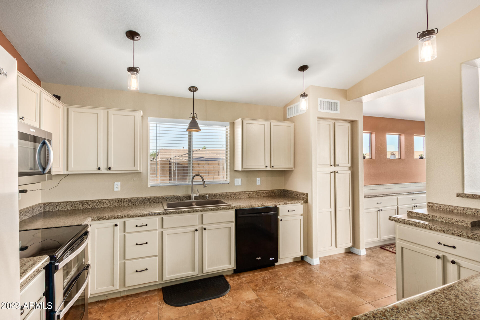 11235 S PALOMINO Lane, Goodyear