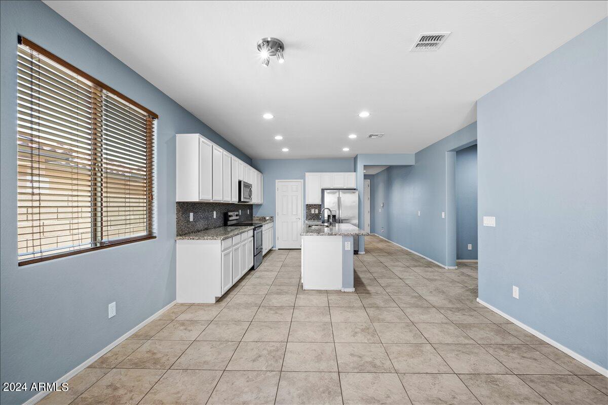 16810 W BELLEVIEW Street, Goodyear