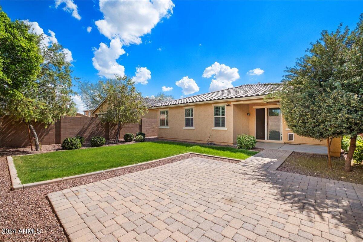 2526 W PEROLA Drive, Phoenix