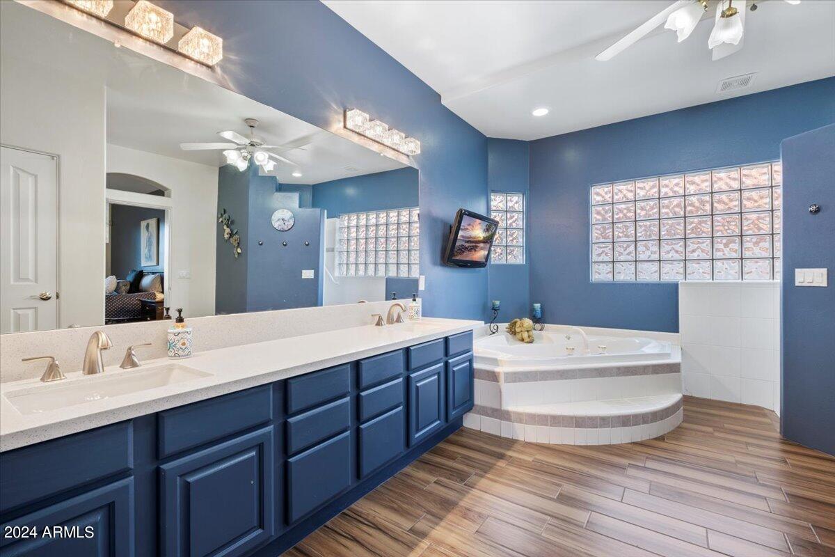 1227 N REGATTA Drive, Gilbert