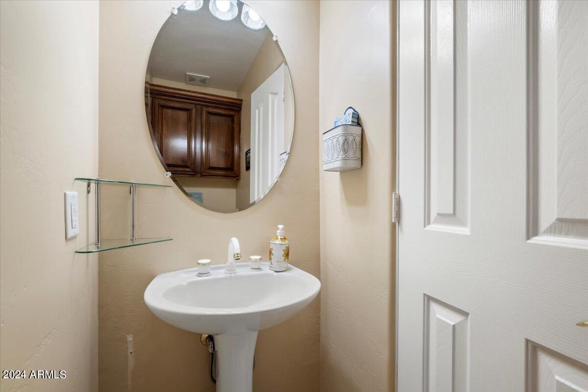 1227 N REGATTA Drive, Gilbert