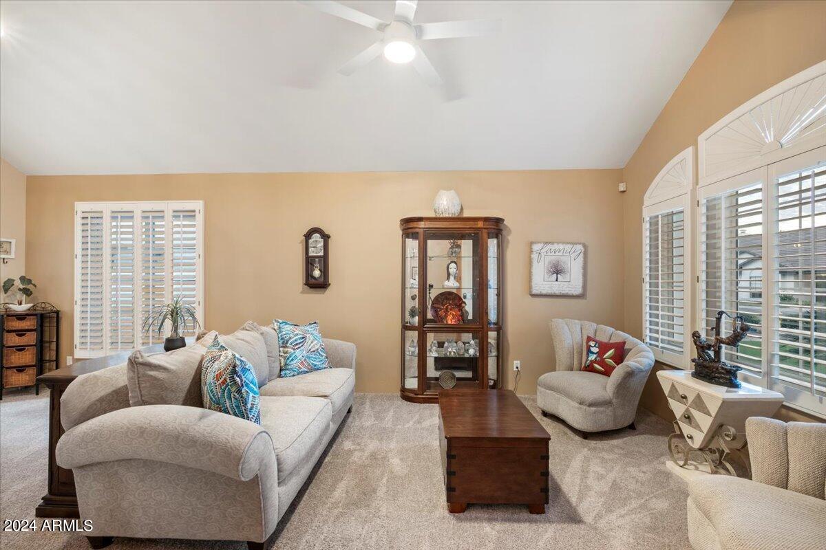 1227 N REGATTA Drive, Gilbert