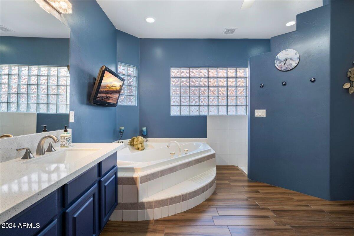 1227 N REGATTA Drive, Gilbert