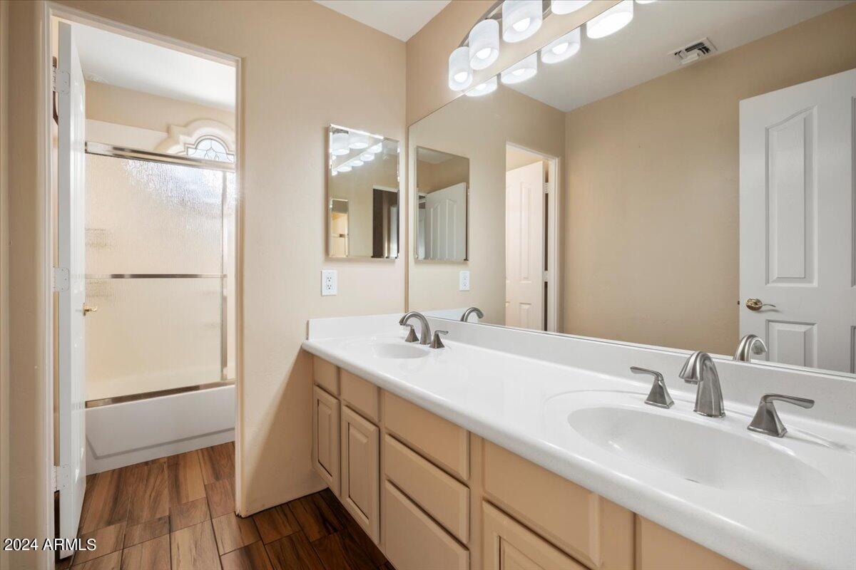 1227 N REGATTA Drive, Gilbert