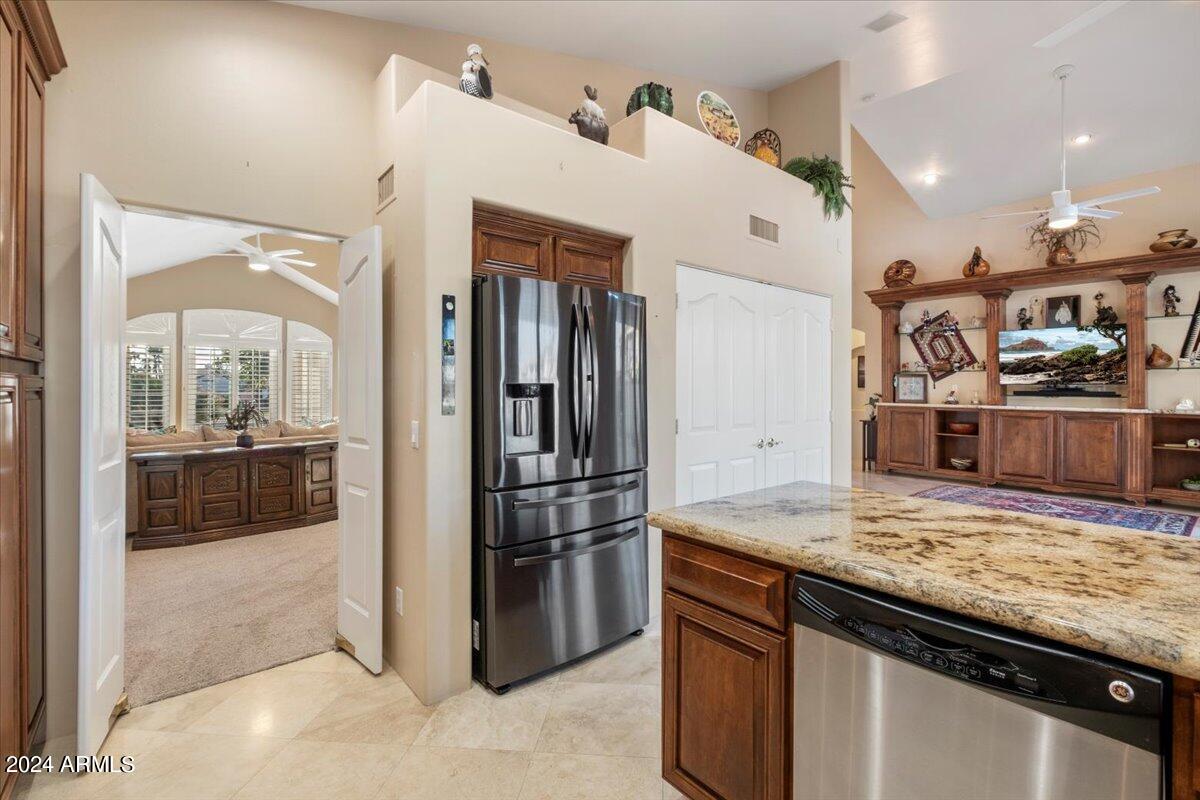 1227 N REGATTA Drive, Gilbert