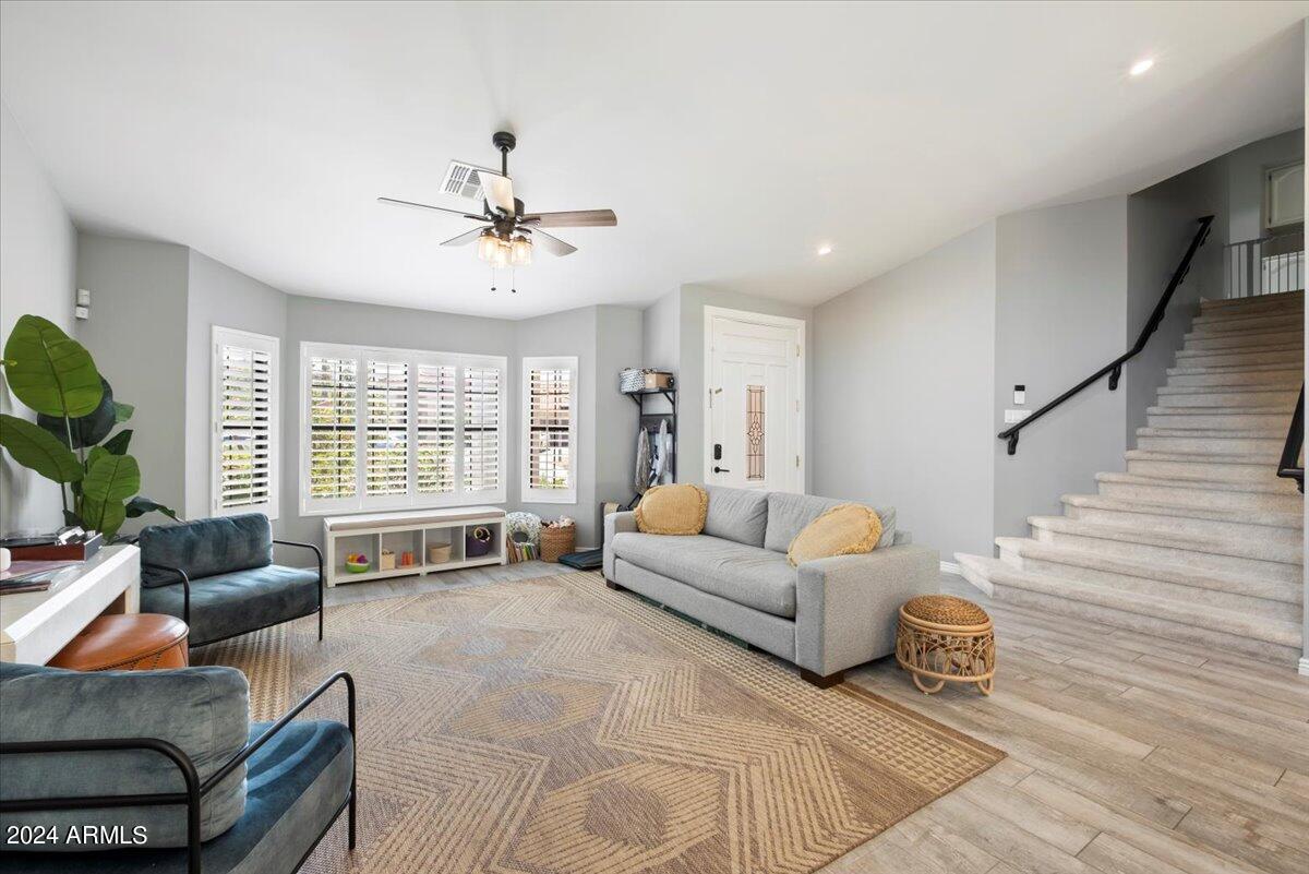 1142 E GRANDVIEW Road, Phoenix