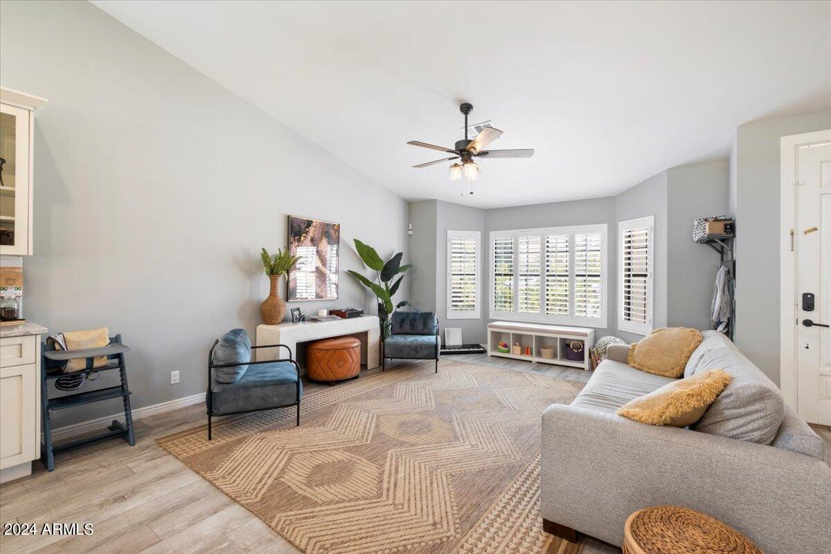 1142 E GRANDVIEW Road, Phoenix