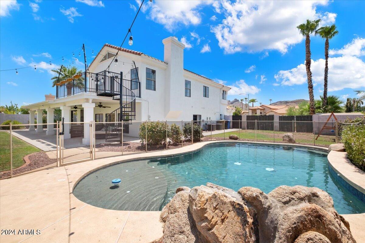 1142 E GRANDVIEW Road, Phoenix