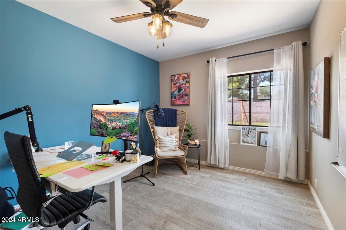 1142 E GRANDVIEW Road, Phoenix