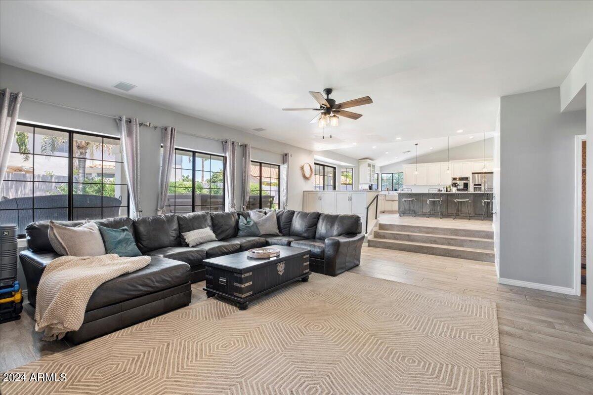 1142 E GRANDVIEW Road, Phoenix