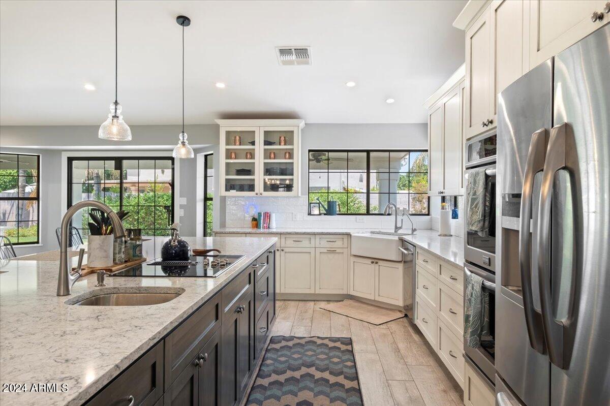 1142 E GRANDVIEW Road, Phoenix