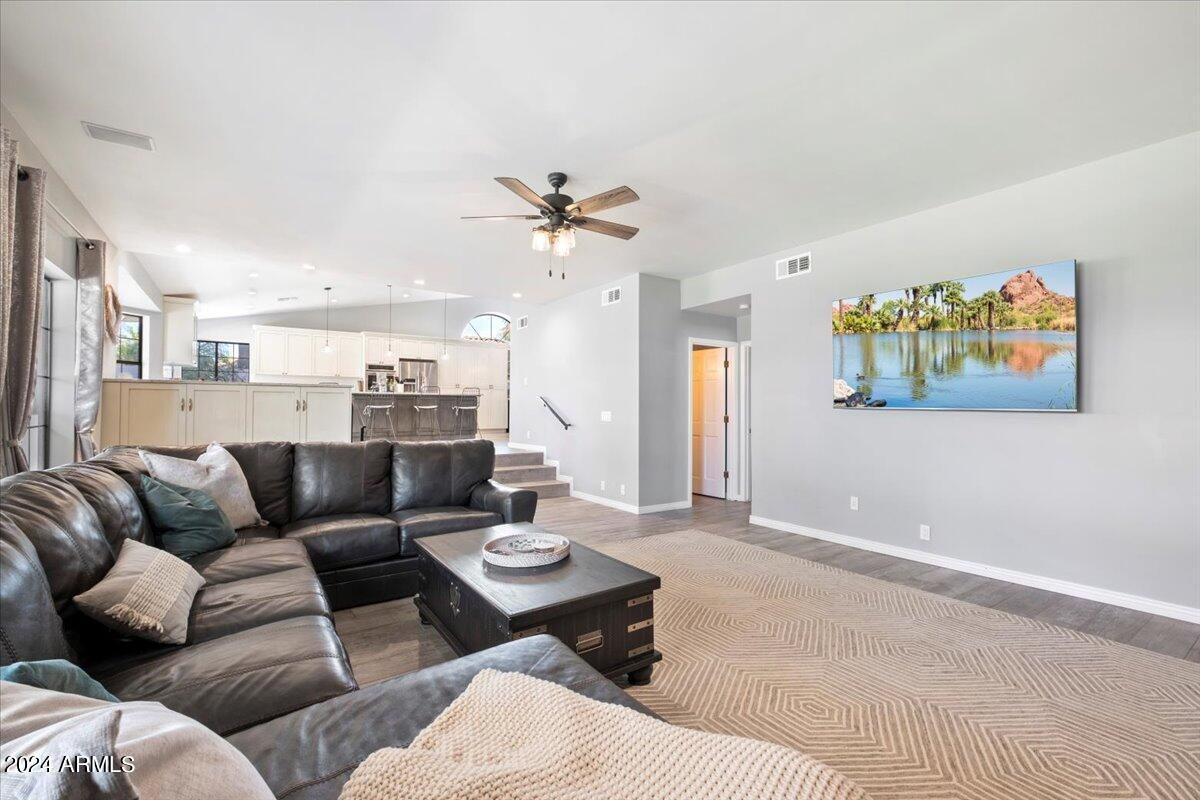 1142 E GRANDVIEW Road, Phoenix