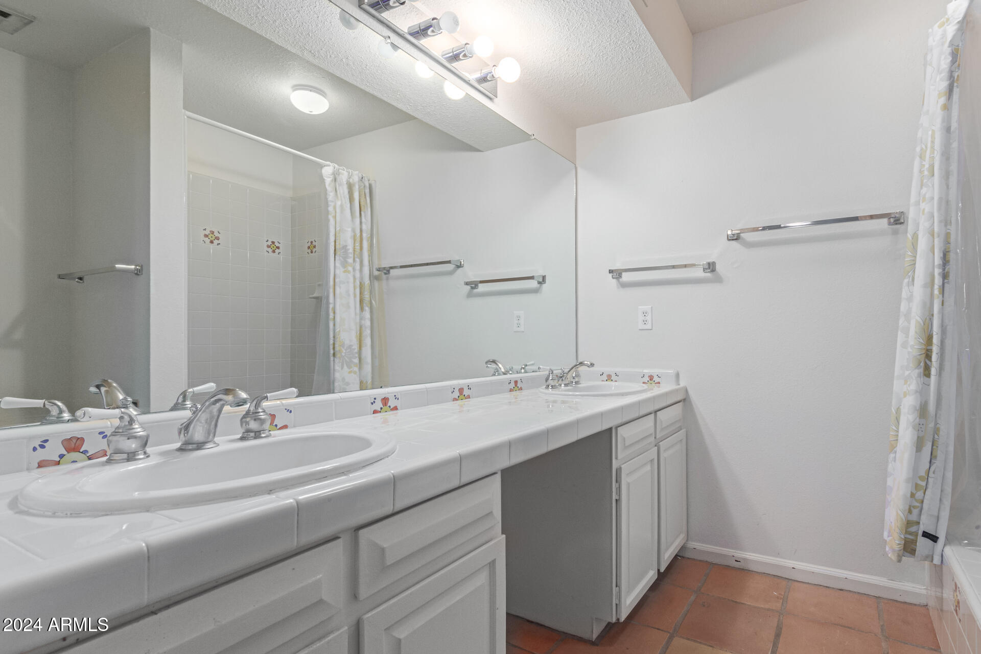 2410 S CLARK Drive, Tempe