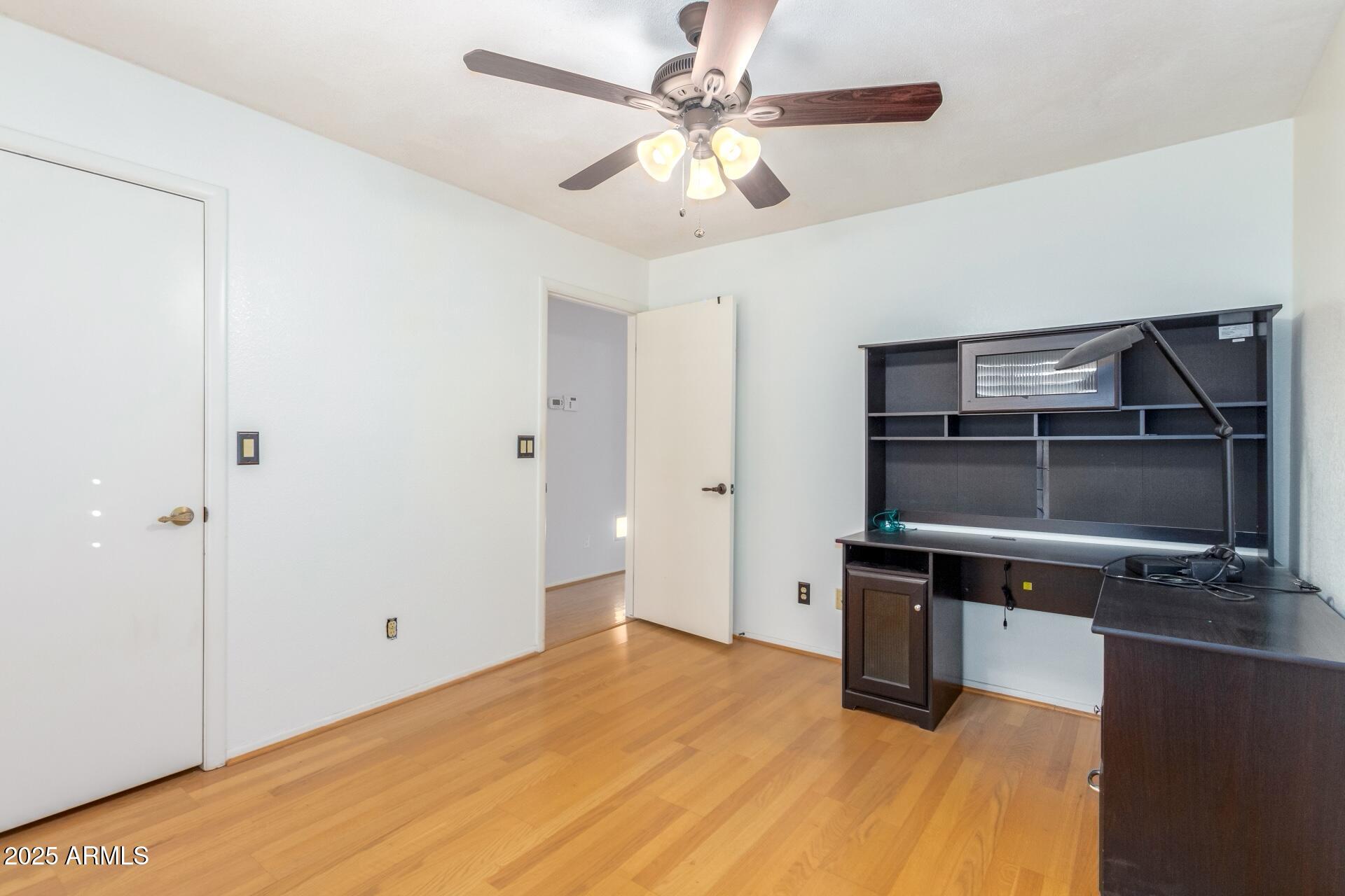 7634 W JULIE Drive, Glendale