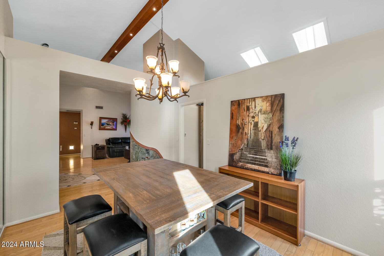 7634 W JULIE Drive, Glendale