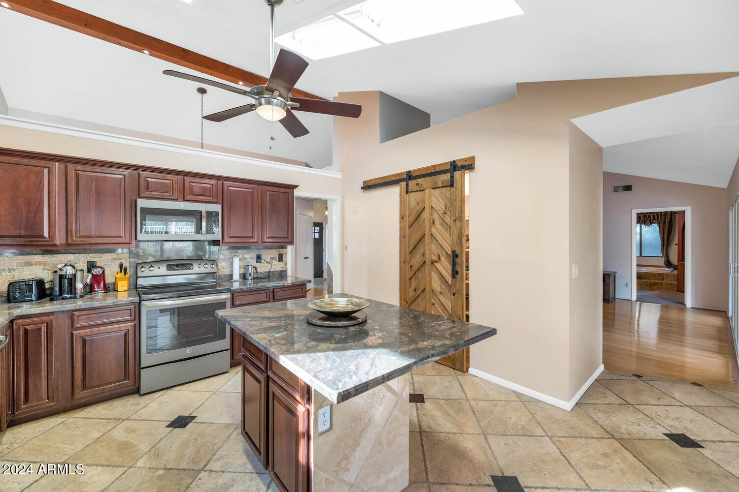 7634 W JULIE Drive, Glendale