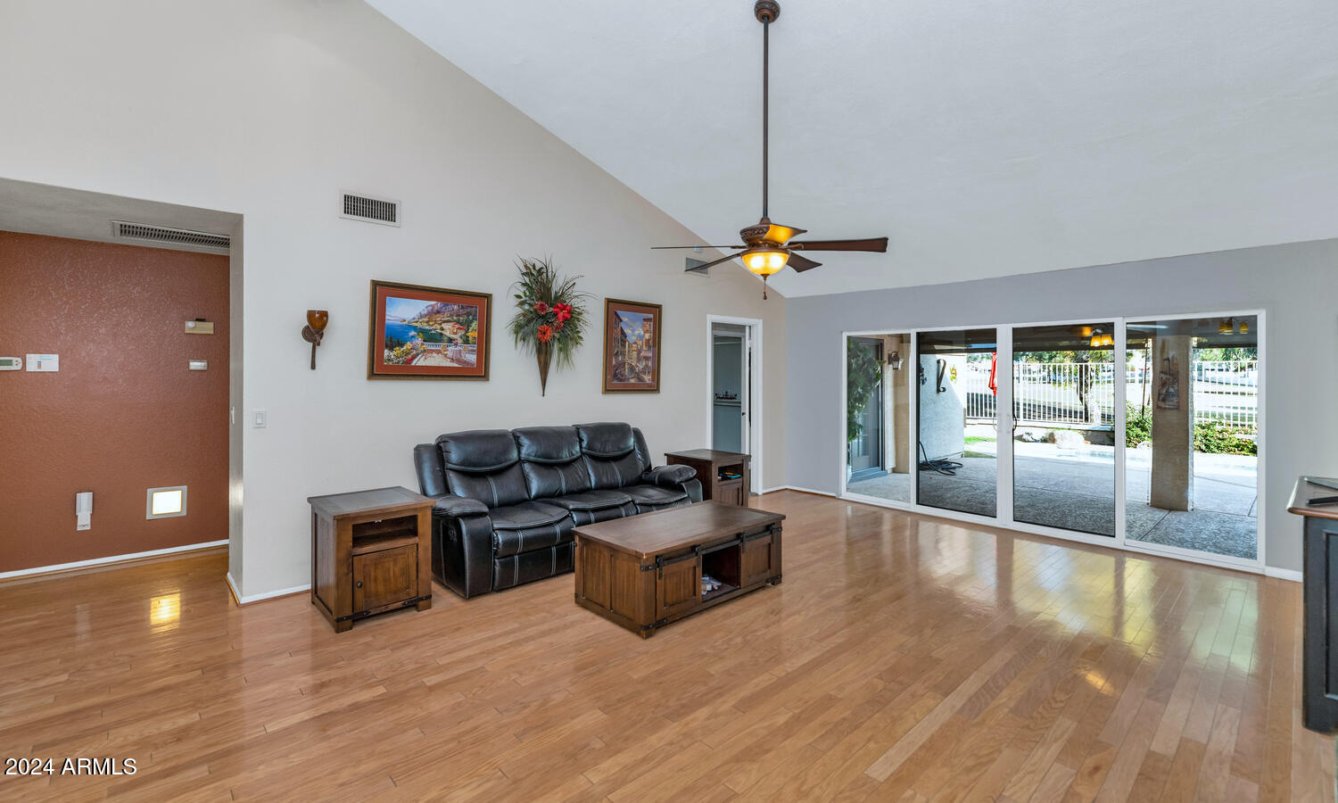 7634 W JULIE Drive, Glendale