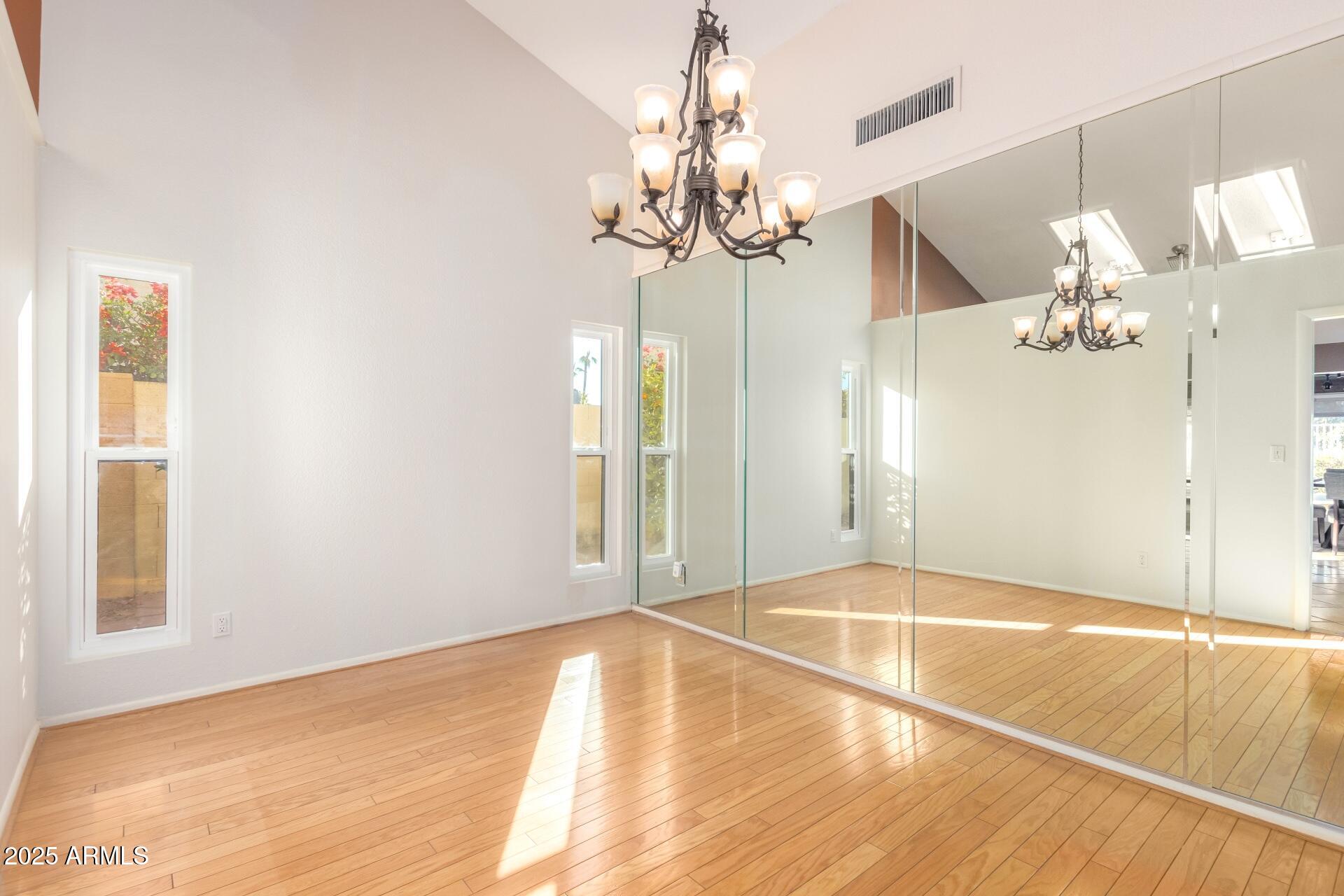 7634 W JULIE Drive, Glendale