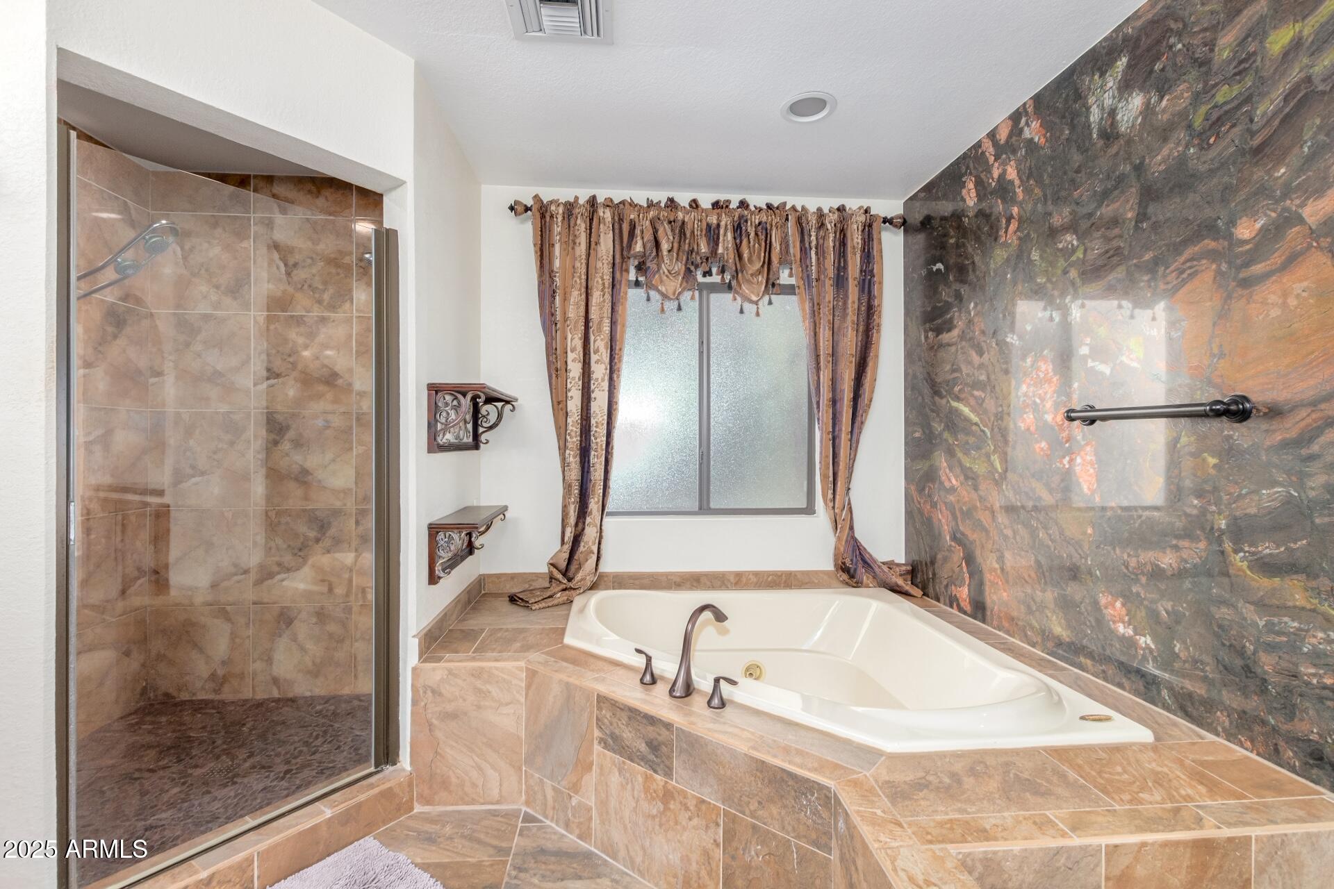 7634 W JULIE Drive, Glendale