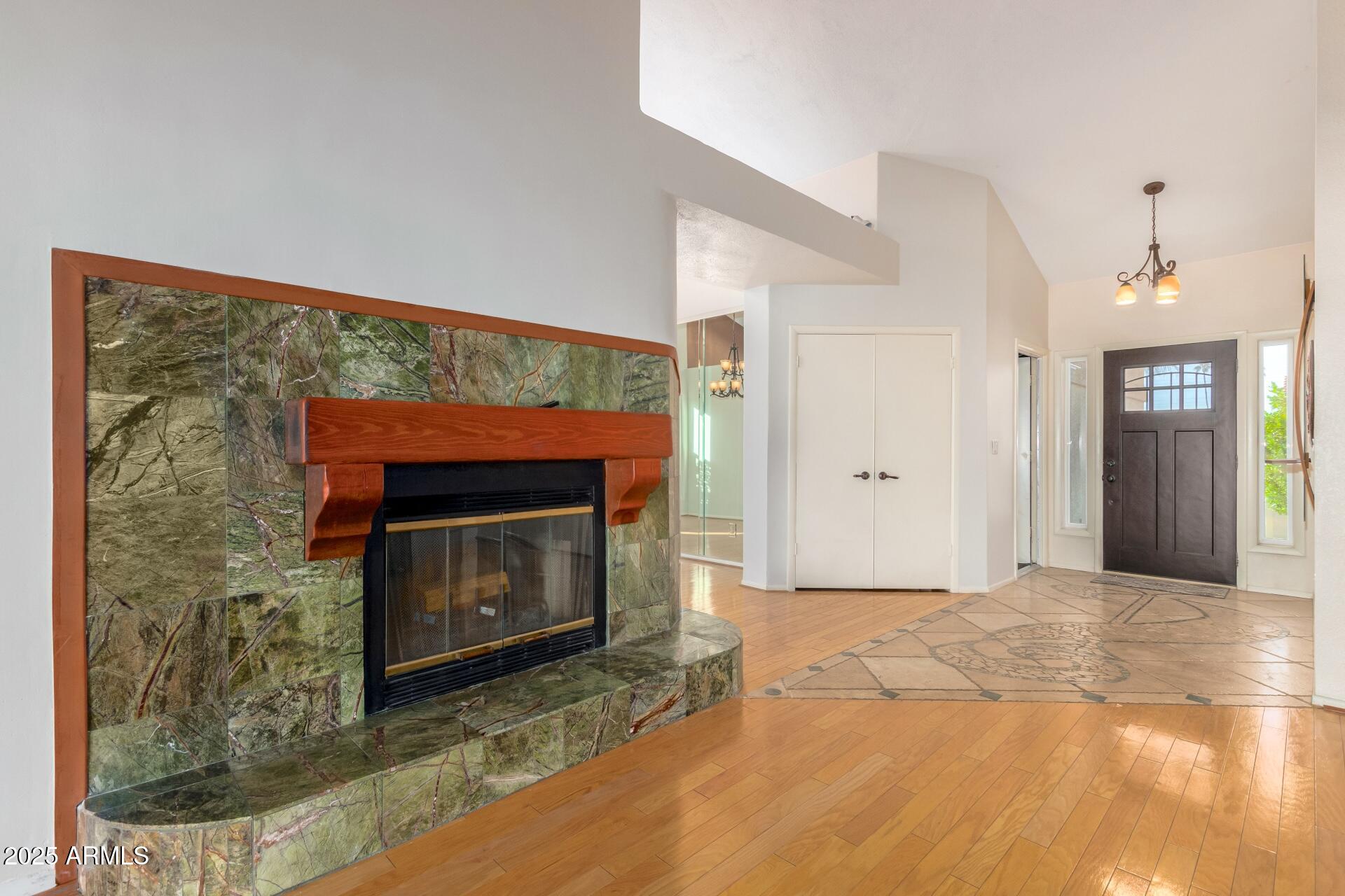 7634 W JULIE Drive, Glendale