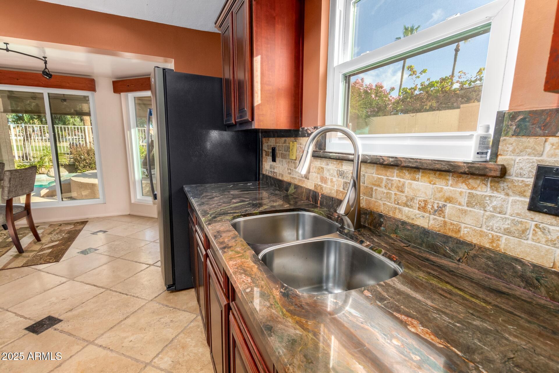 7634 W JULIE Drive, Glendale