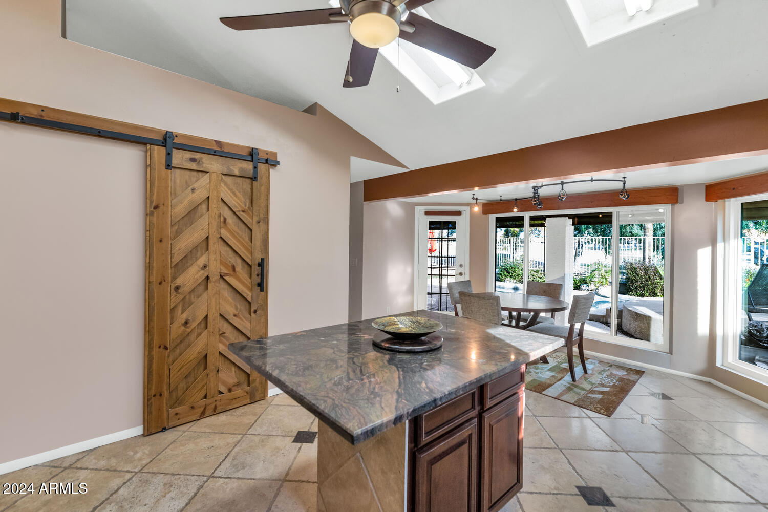 7634 W JULIE Drive, Glendale