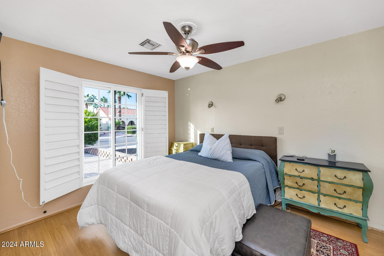 7634 W JULIE Drive, Glendale