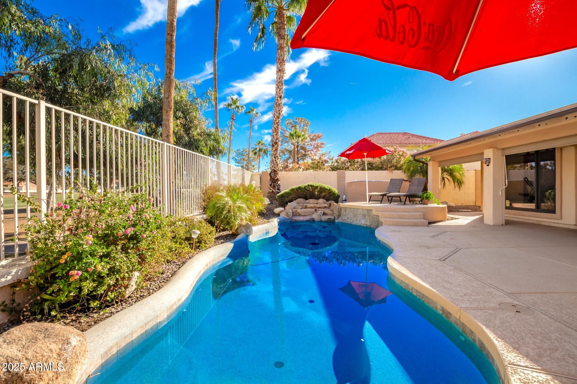 7634 W JULIE Drive, Glendale