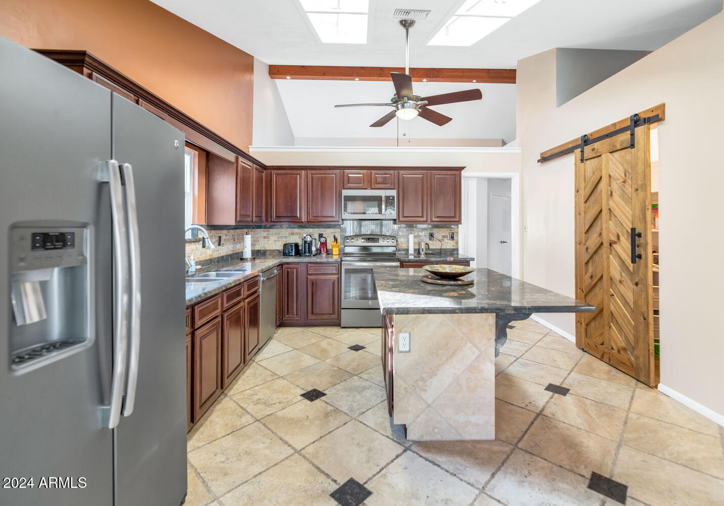 7634 W JULIE Drive, Glendale