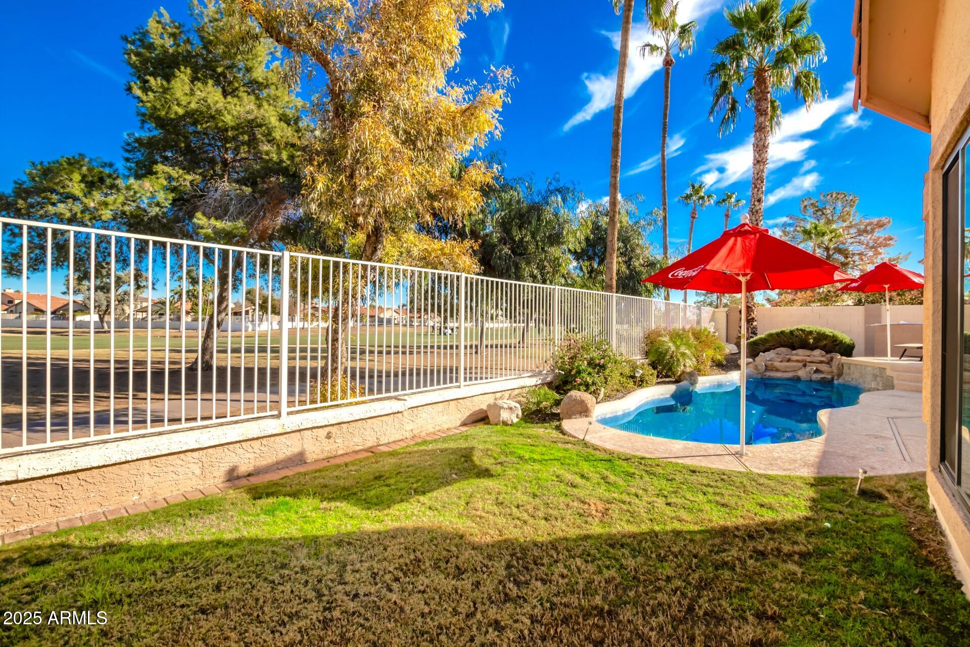 7634 W JULIE Drive, Glendale