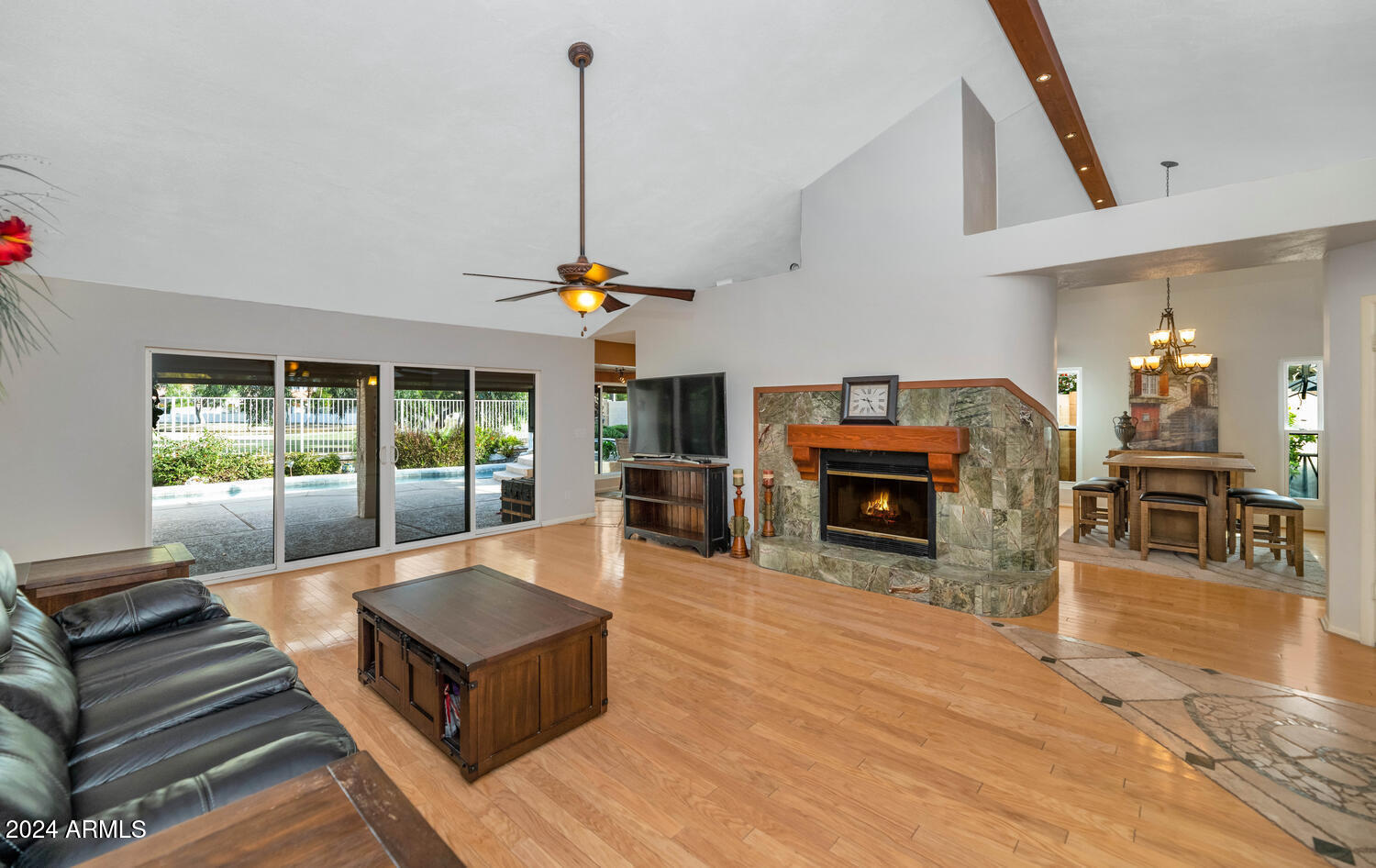 7634 W JULIE Drive, Glendale