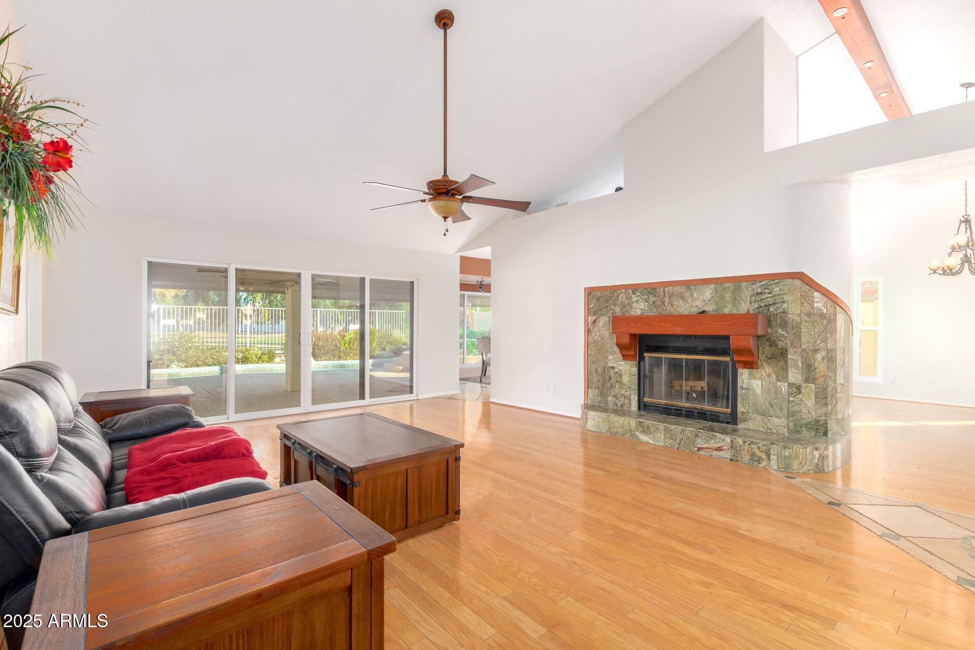 7634 W JULIE Drive, Glendale