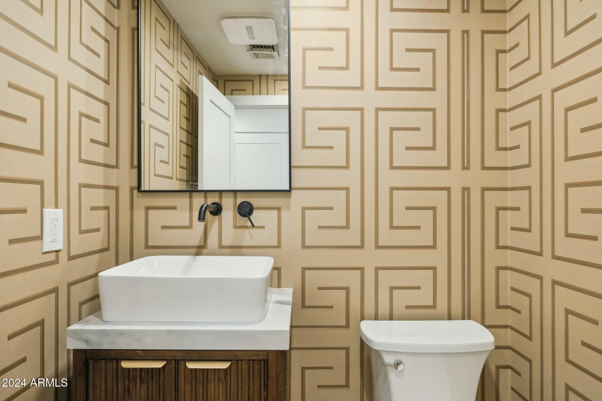 10587 E CARON Street, Scottsdale