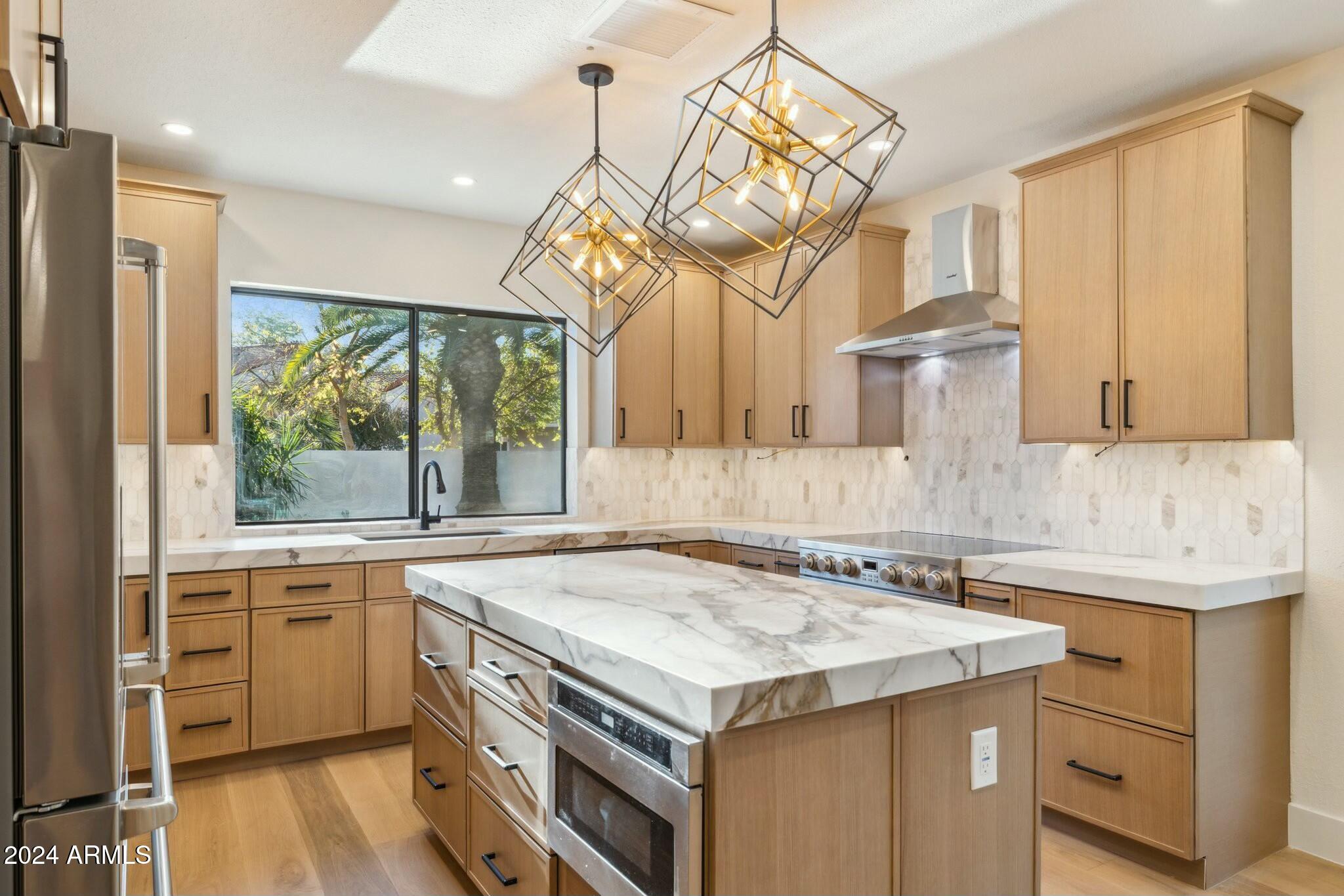 10587 E CARON Street, Scottsdale