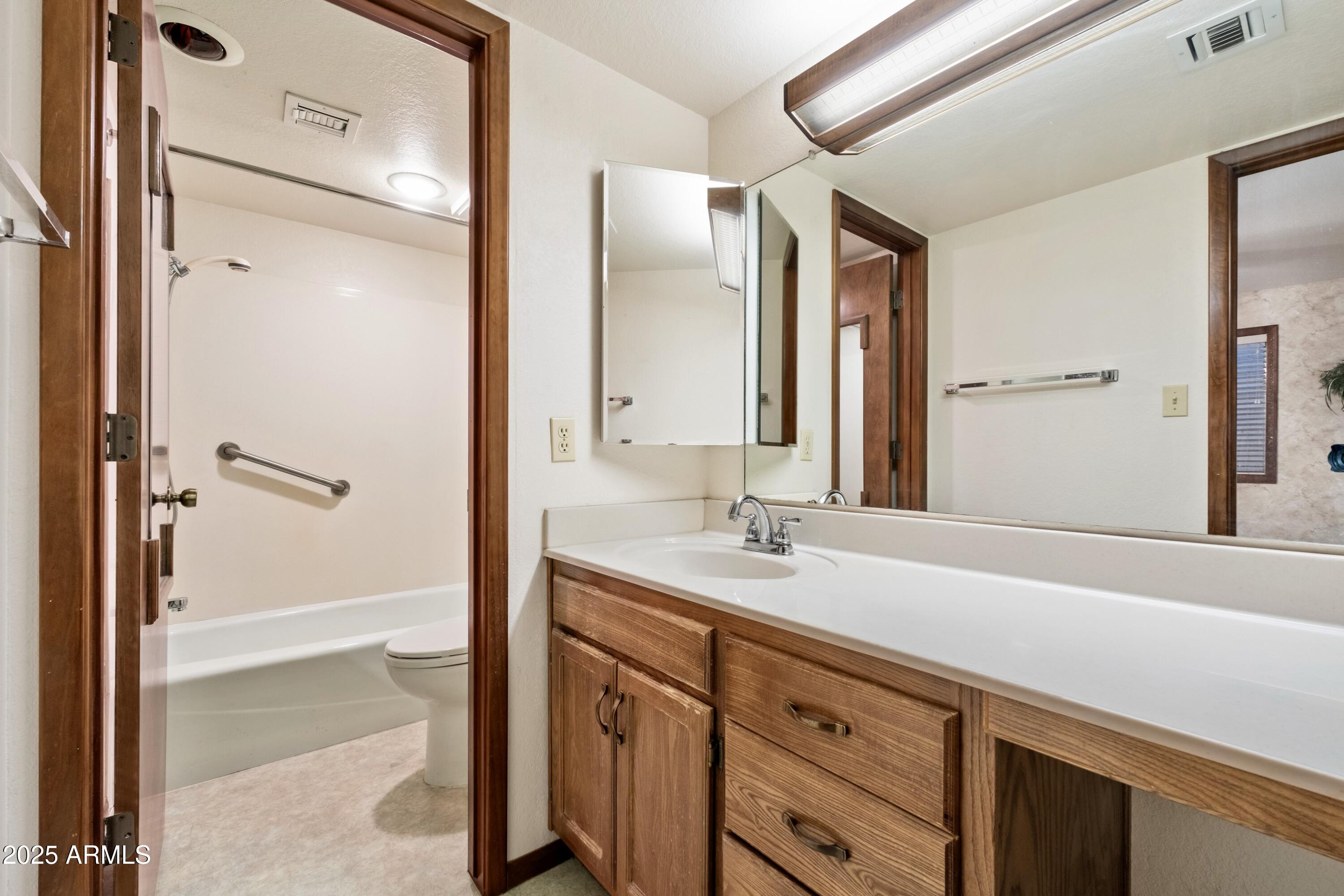 2205 E Fox Street, Mesa