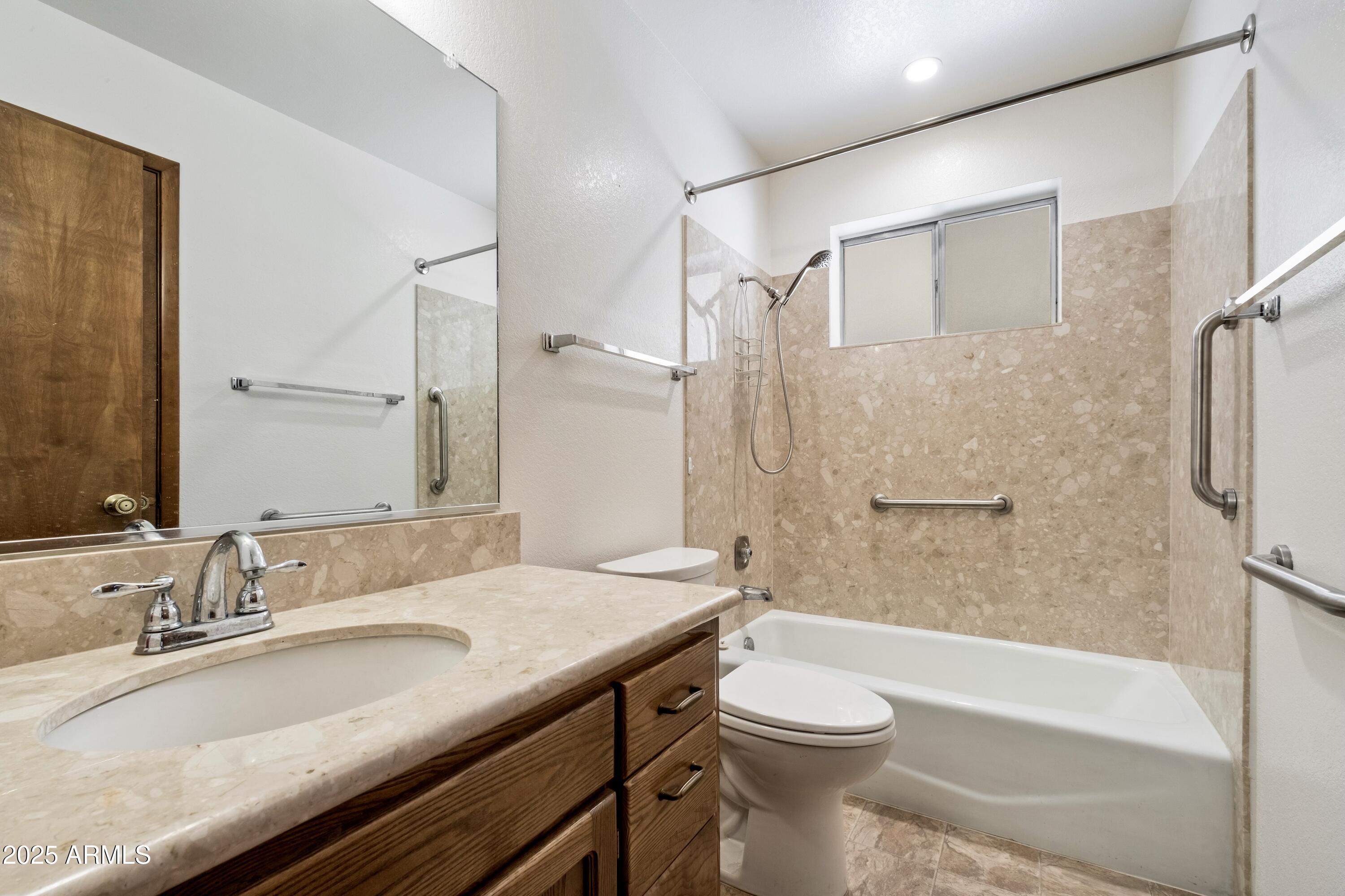 2205 E Fox Street, Mesa