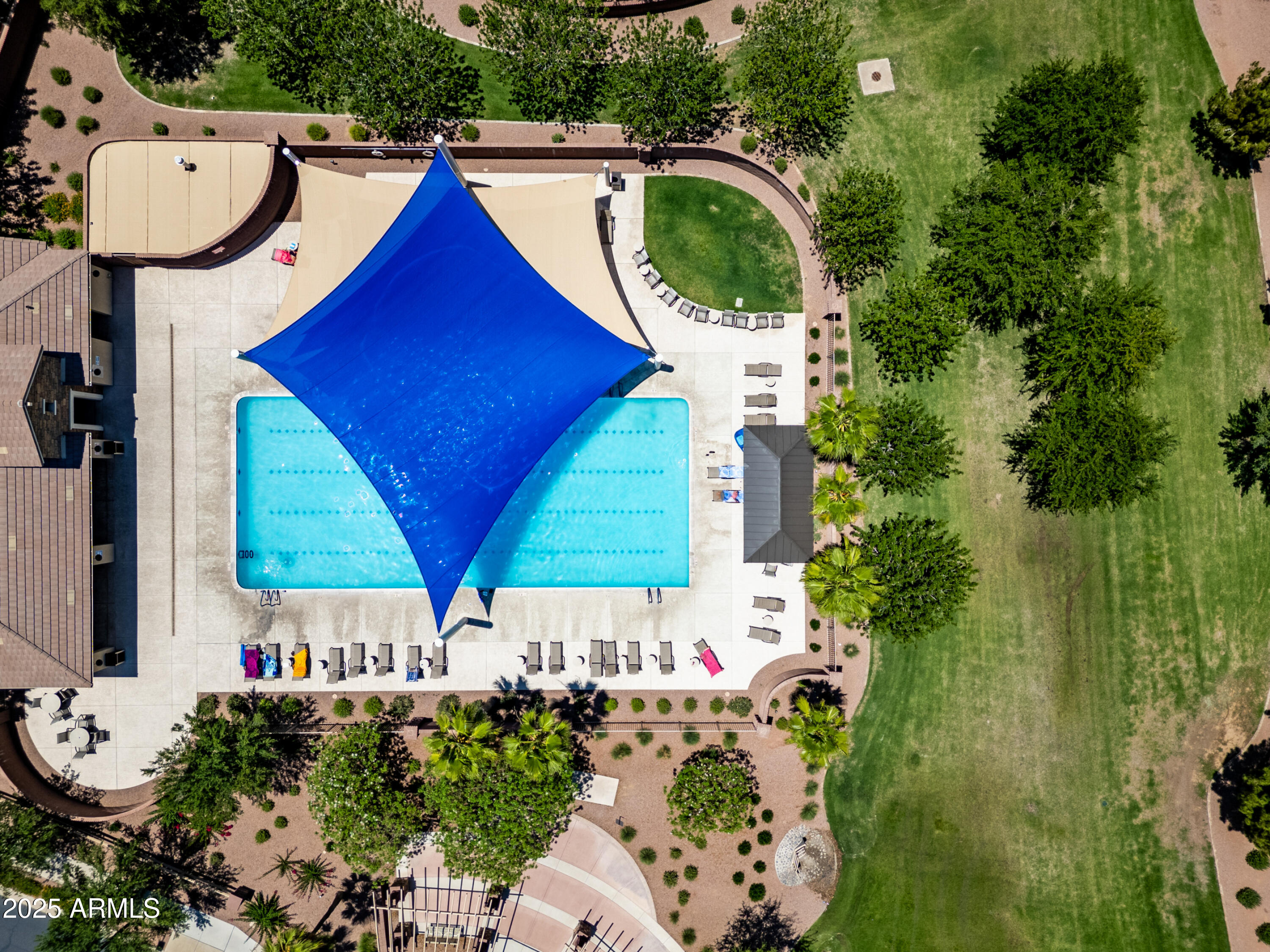 683 W HONEY LOCUST Avenue