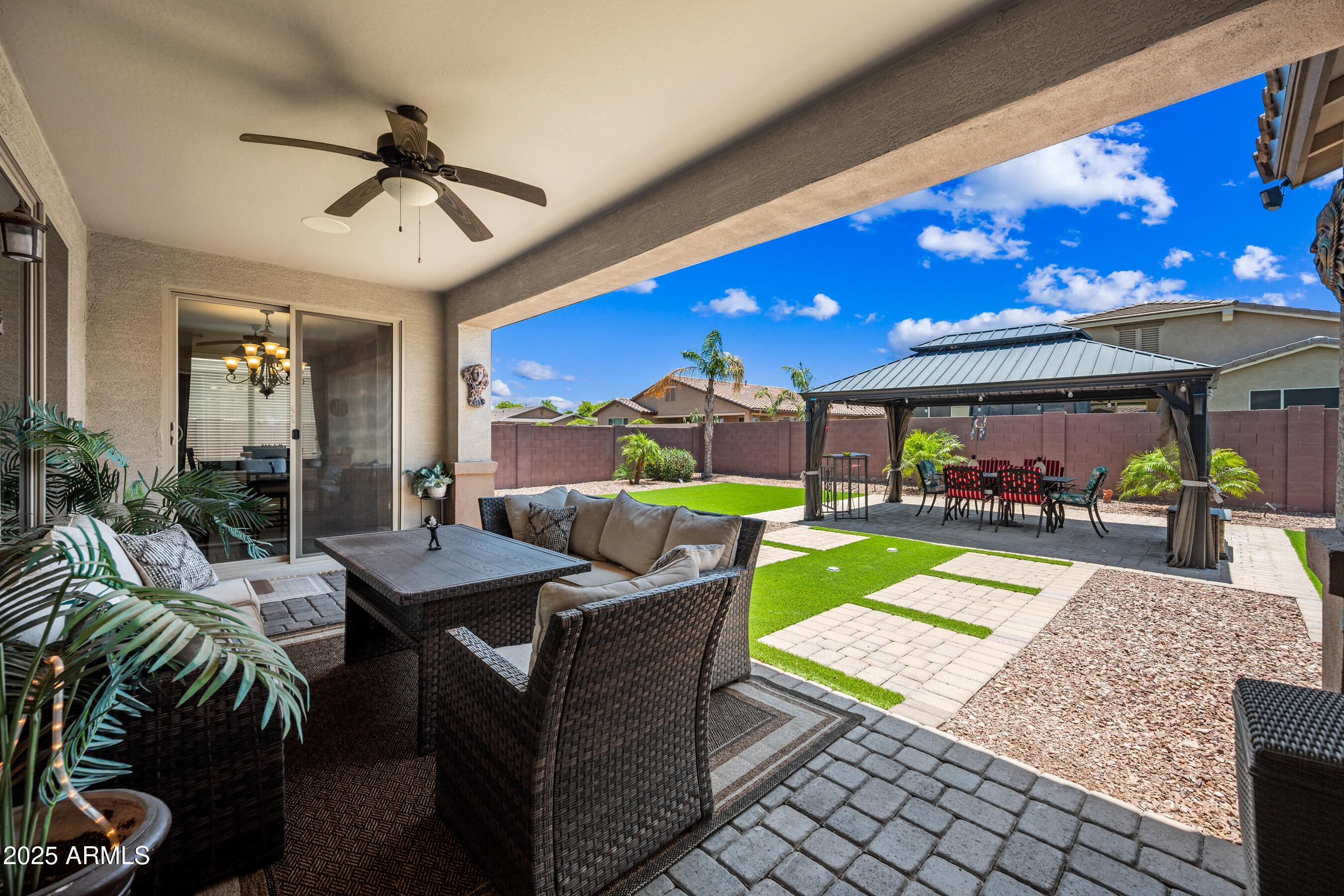 683 W HONEY LOCUST Avenue