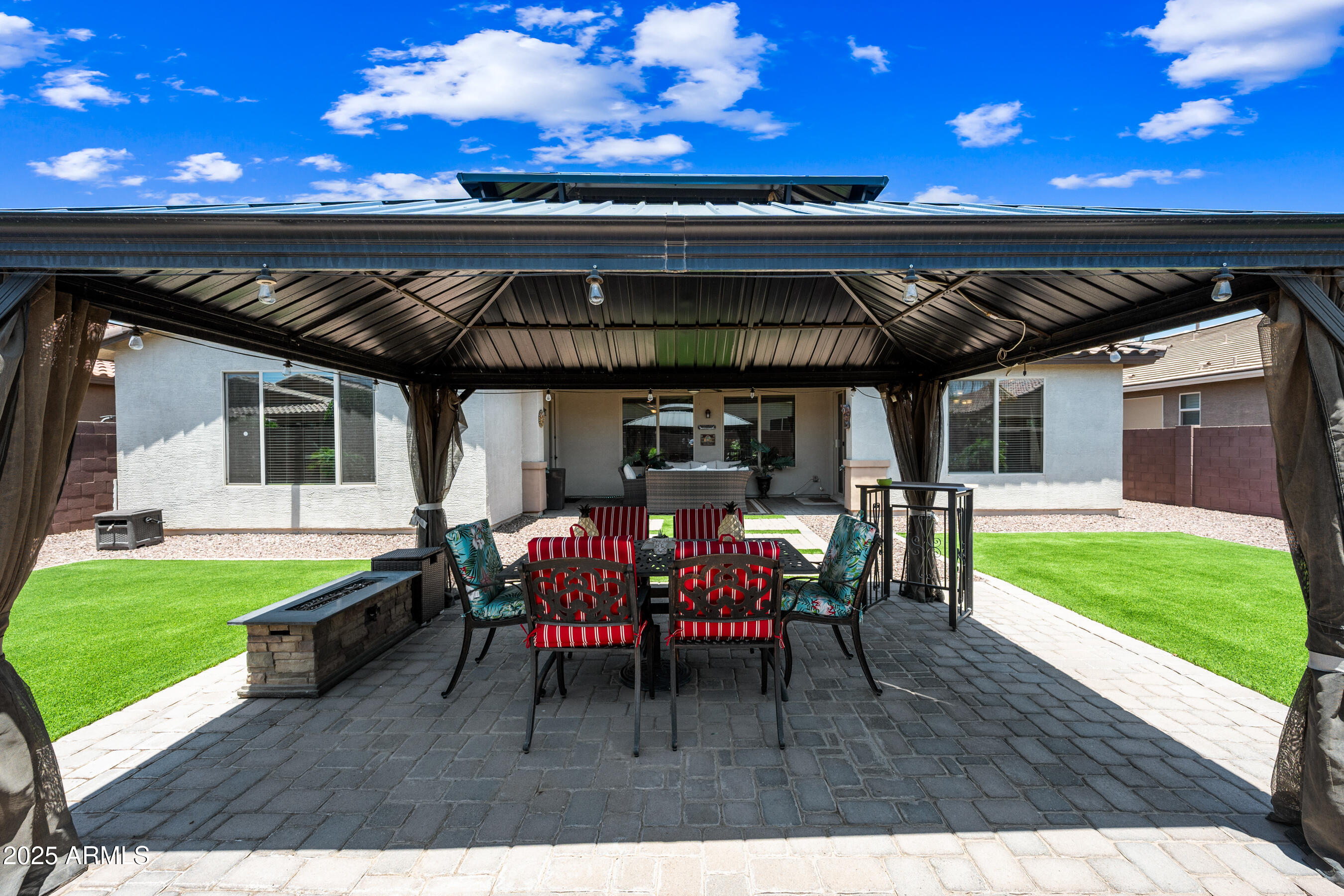 683 W HONEY LOCUST Avenue