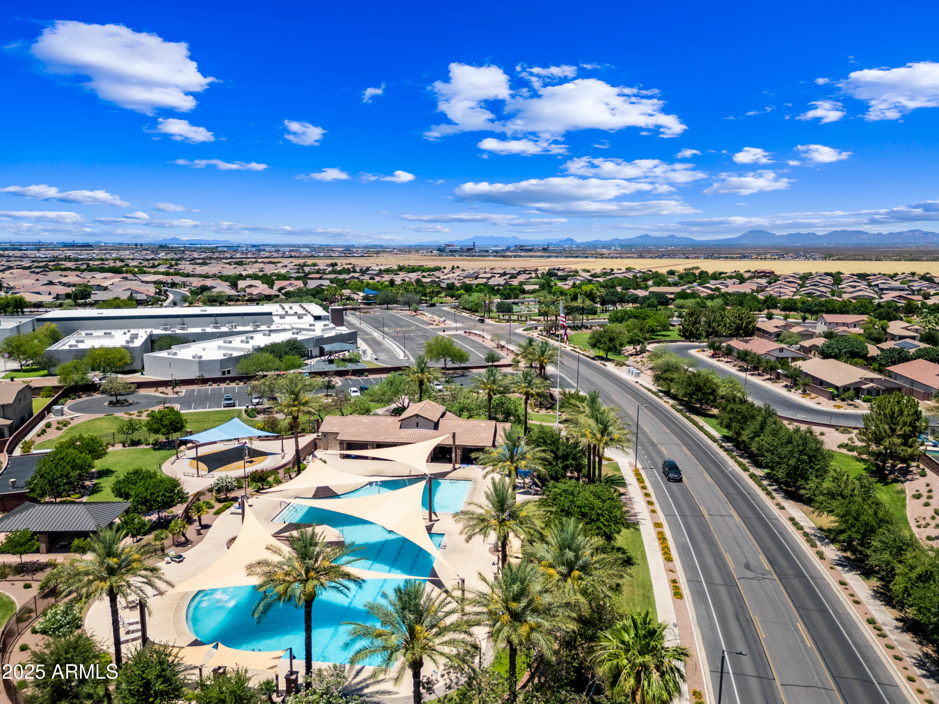 683 W HONEY LOCUST Avenue