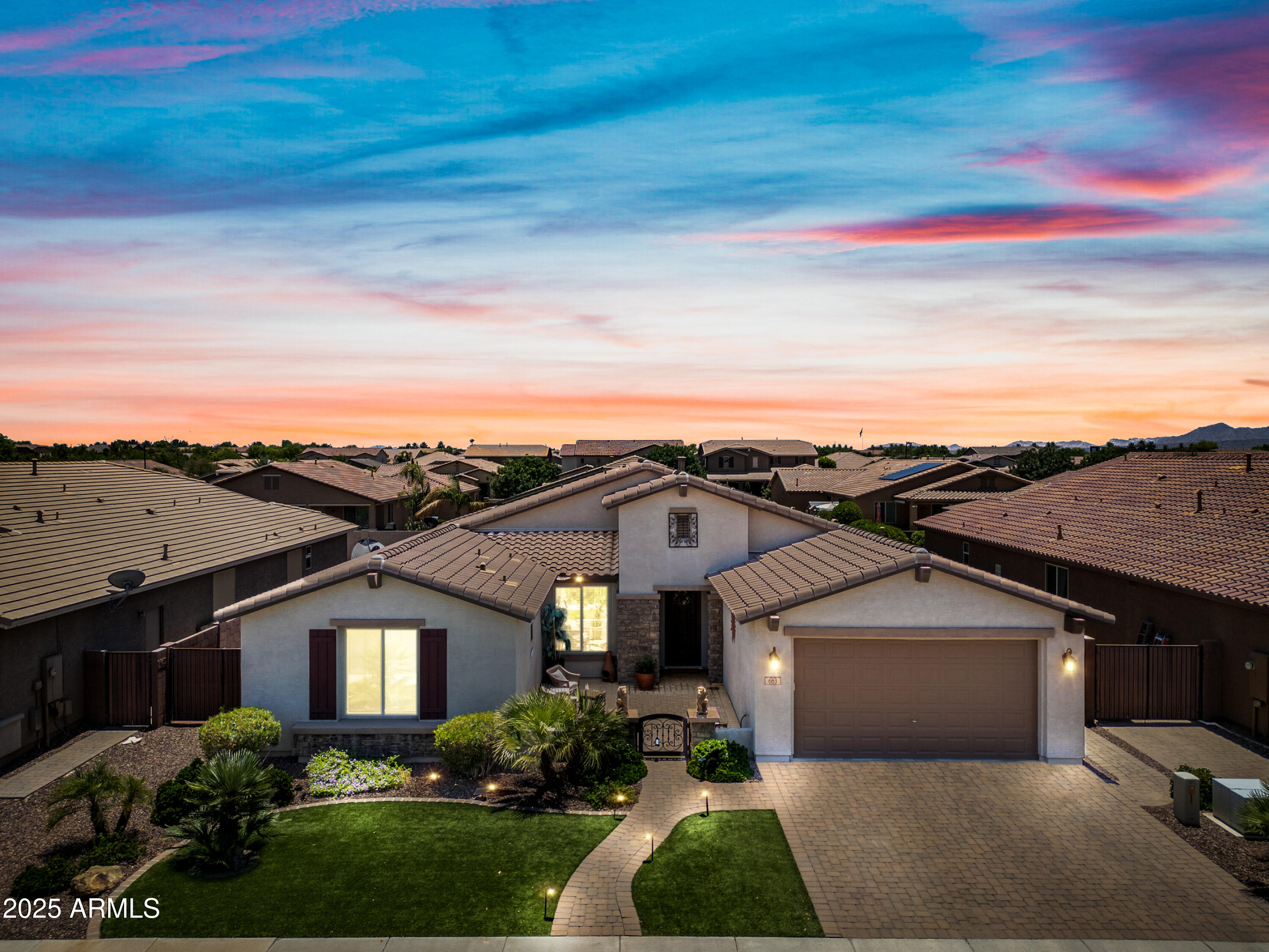 683 W HONEY LOCUST Avenue