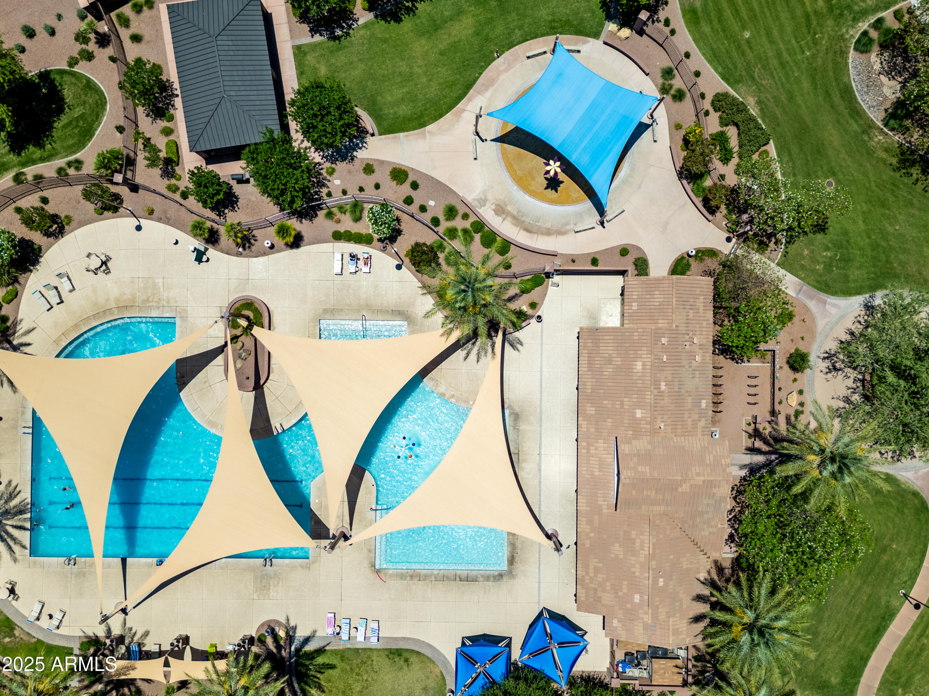 683 W HONEY LOCUST Avenue