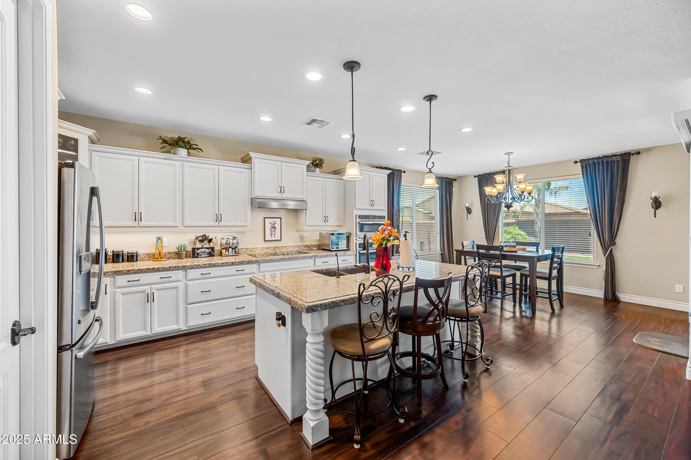 683 W HONEY LOCUST Avenue