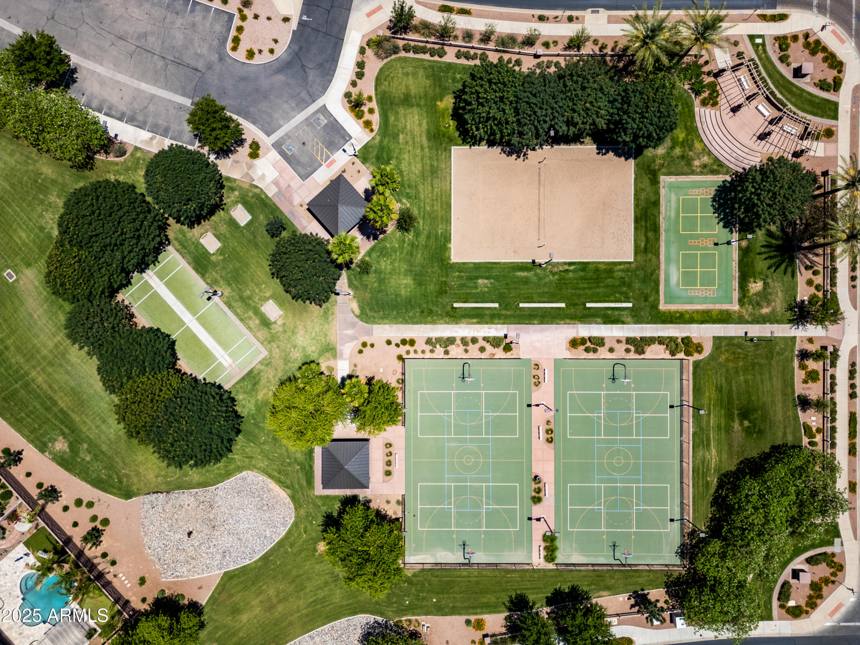 683 W HONEY LOCUST Avenue