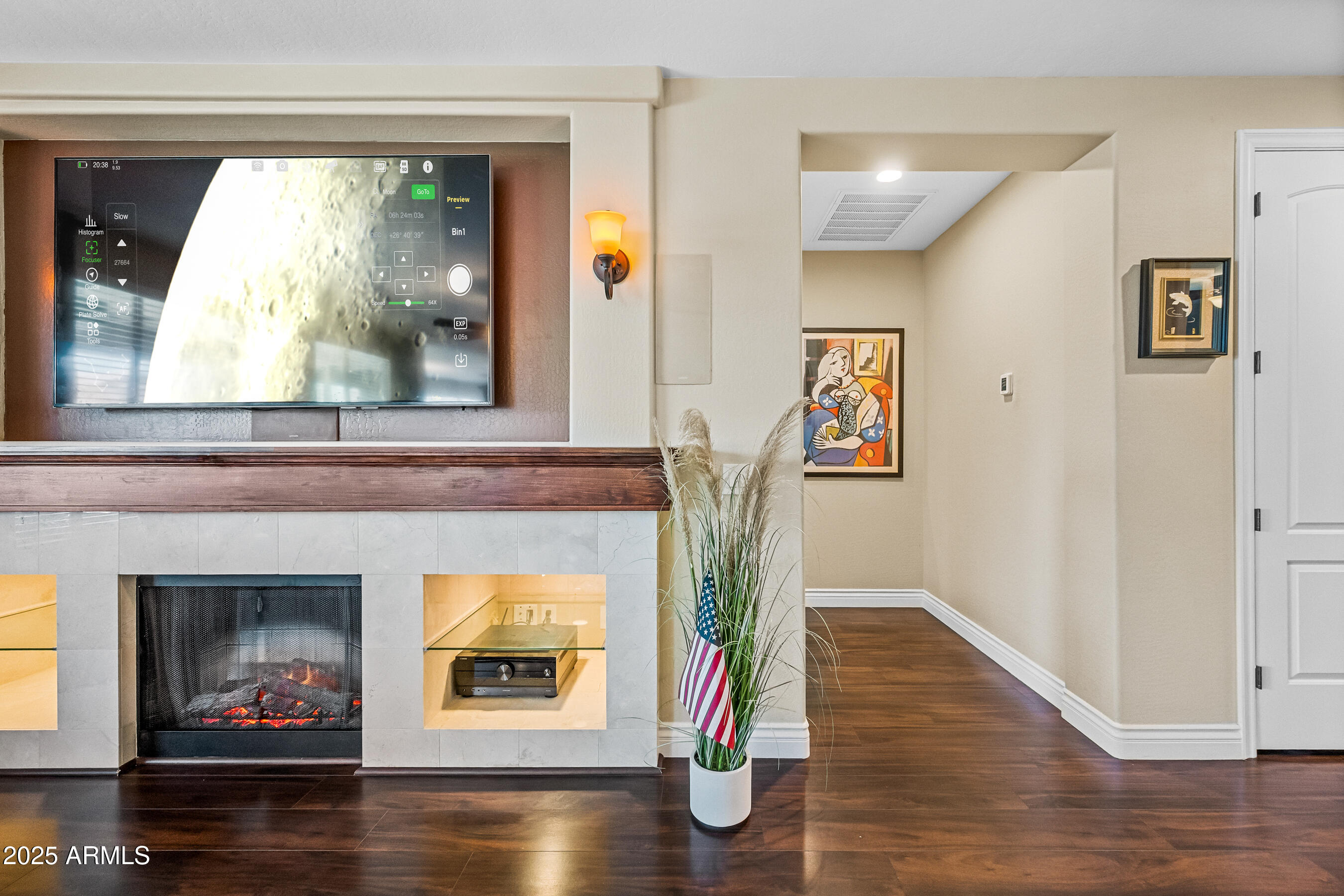 683 W HONEY LOCUST Avenue