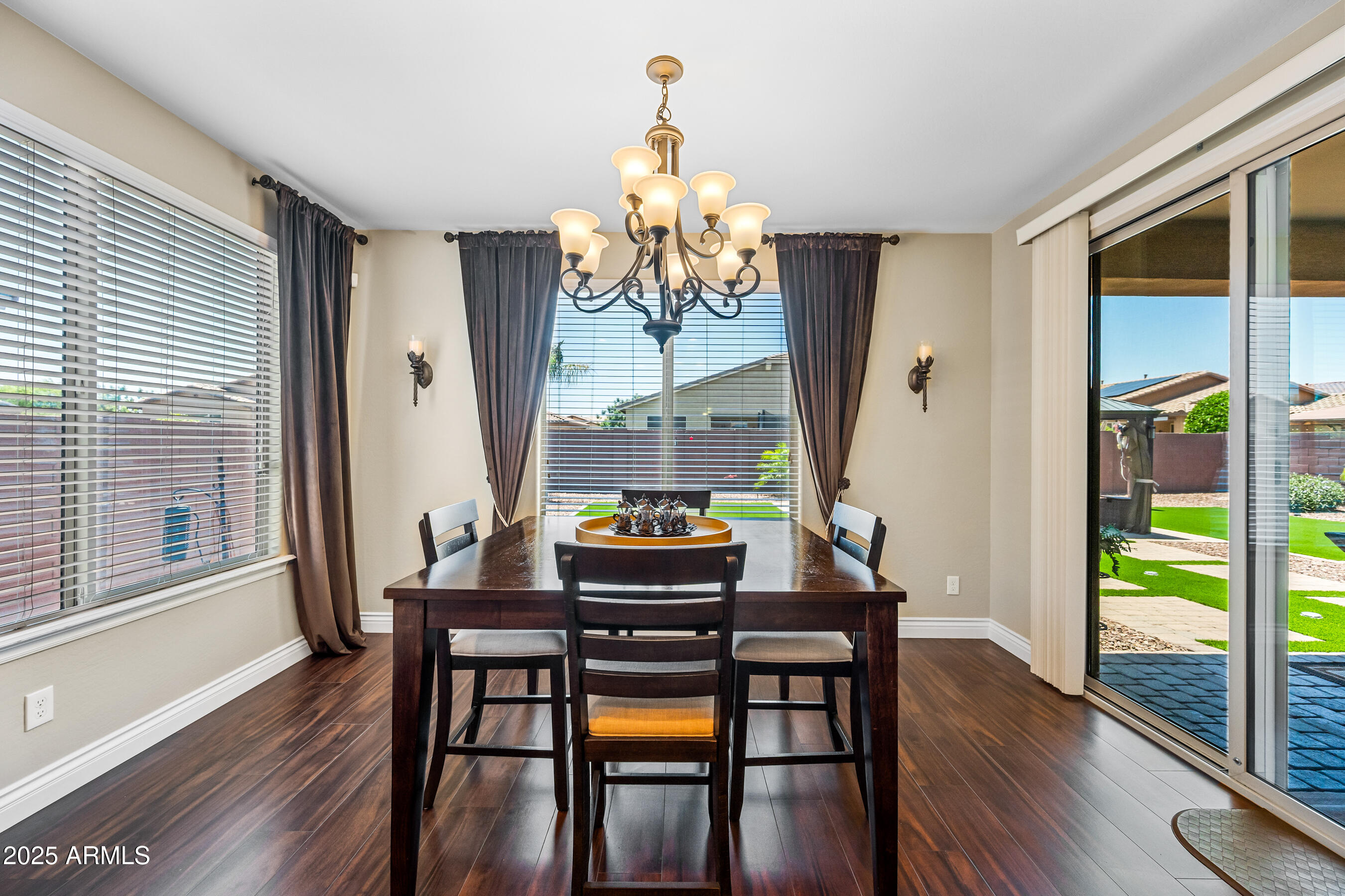 683 W HONEY LOCUST Avenue