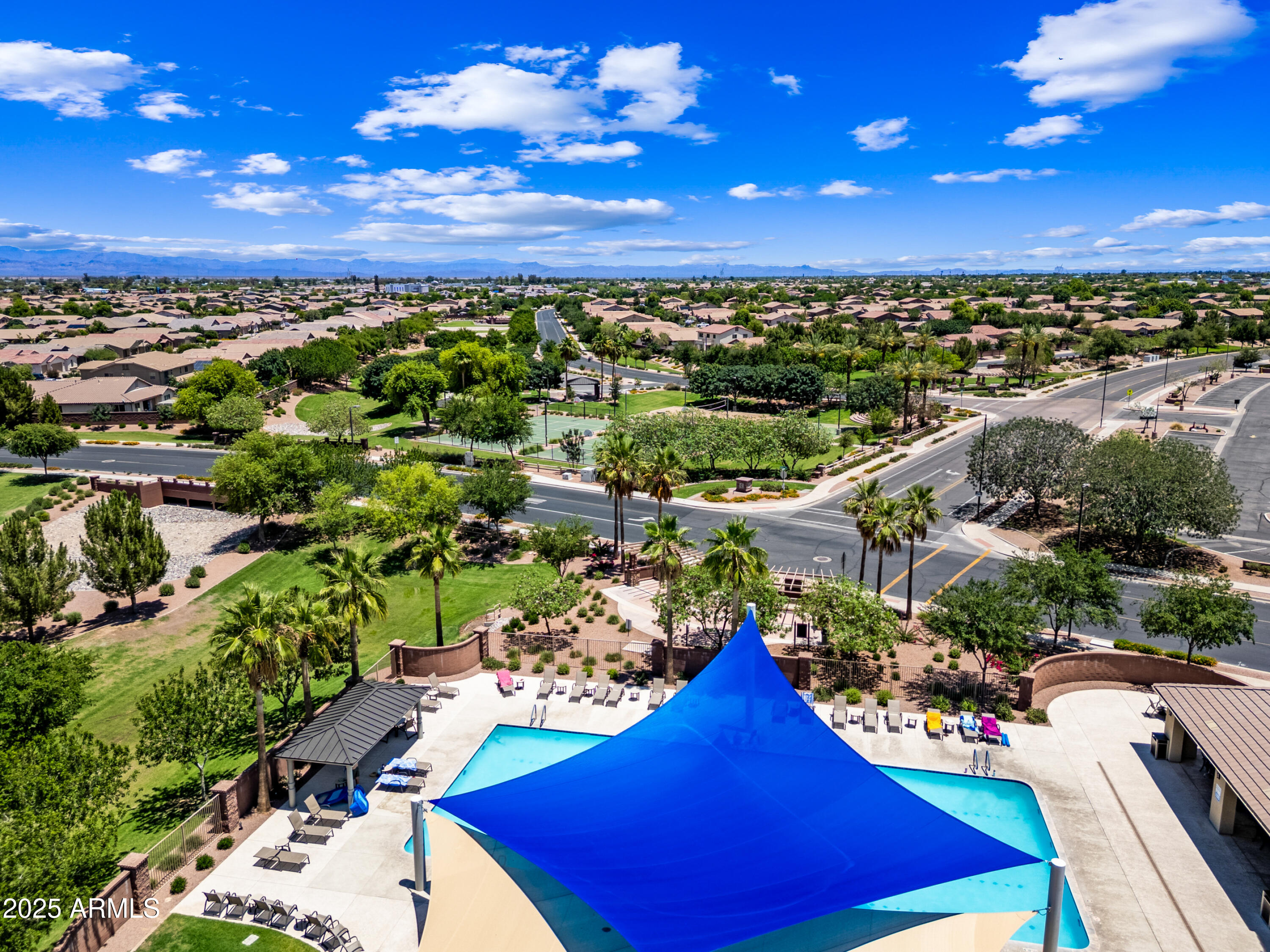 683 W HONEY LOCUST Avenue