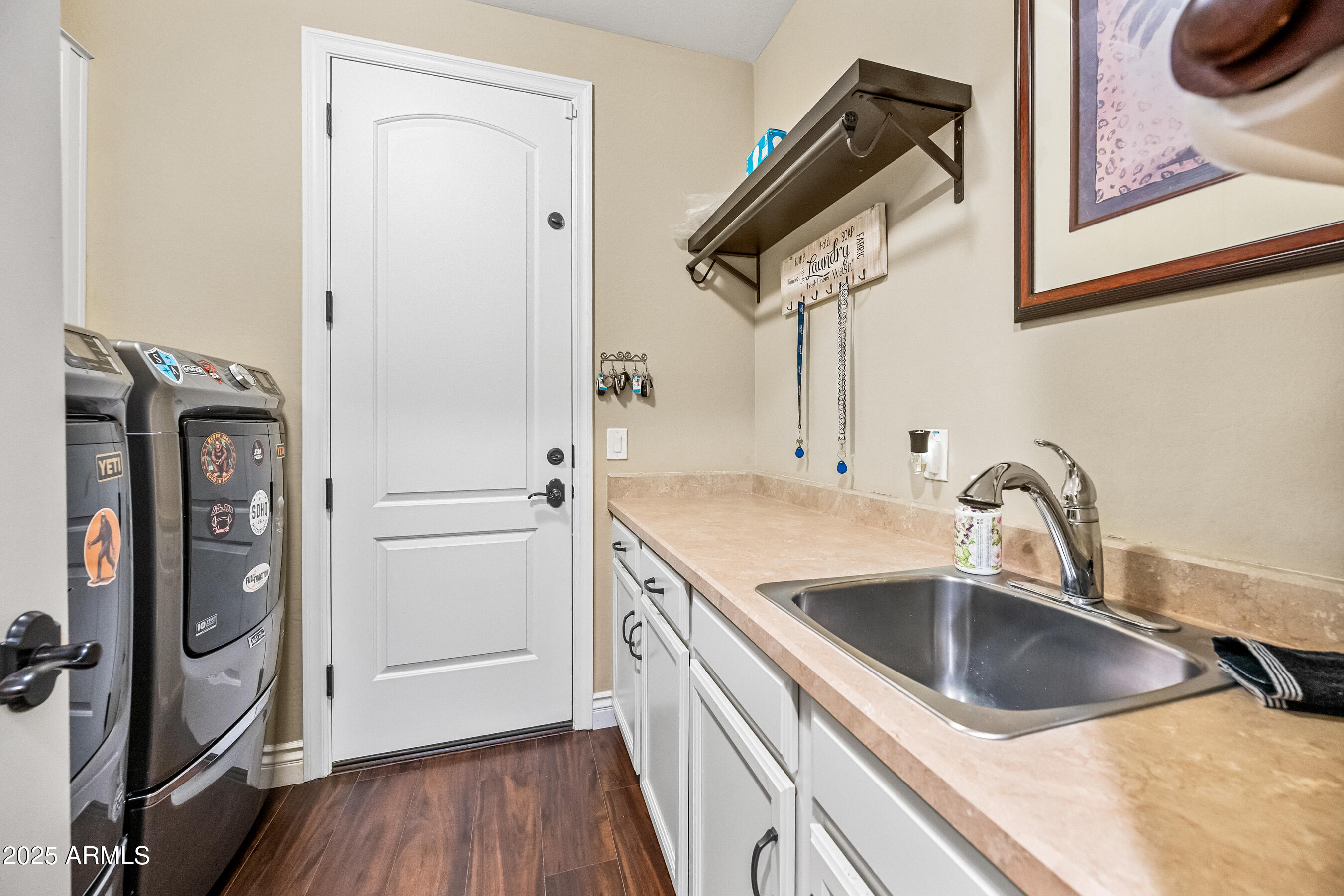 683 W HONEY LOCUST Avenue